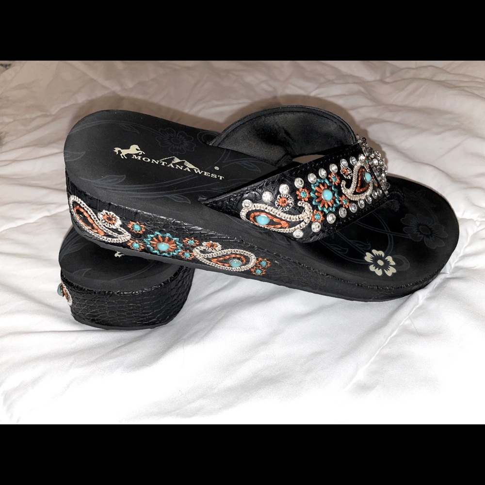 ADORABLE Summer Sandals - Embroidered w/Bling Sz 8
